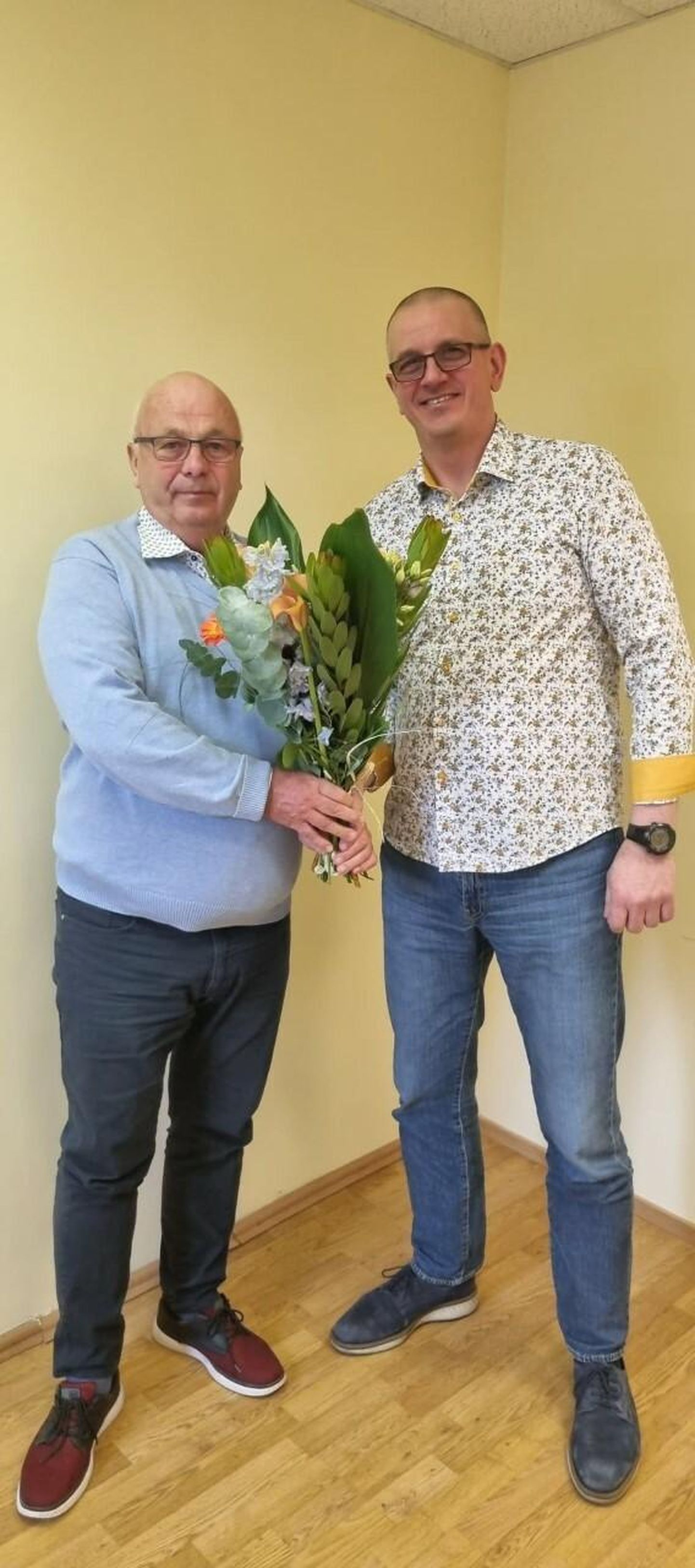 Einar Vallbaum (vasakul) ja Põhja-Eesti ühistranspordikeskuse tegevjuht Andrus Nilisk.