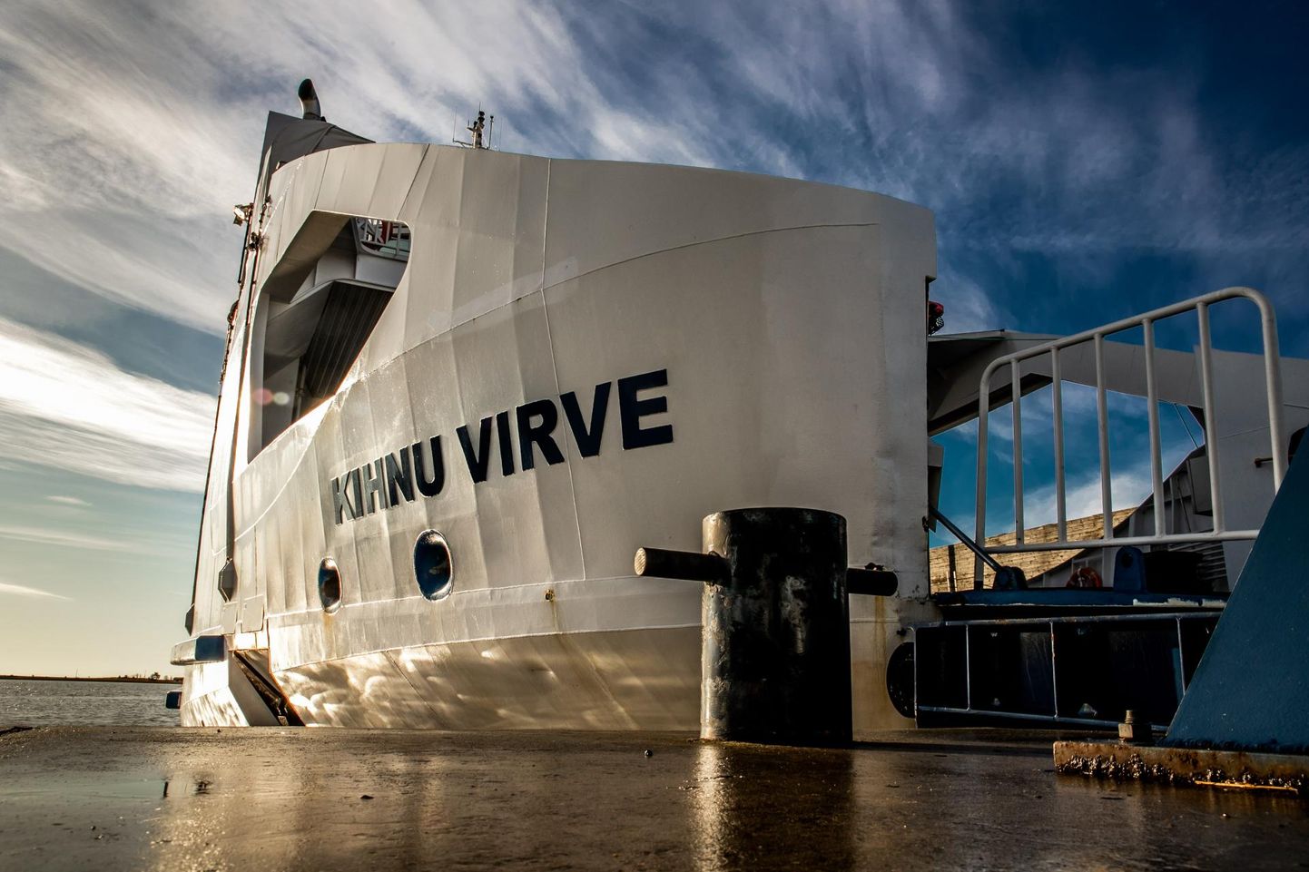 Kolmapäeval võttis parvlaev Kihnu Virve madala veetaseme tõttu pardale vaid kuni 5 tonni kaaluvaid sõidukeid.