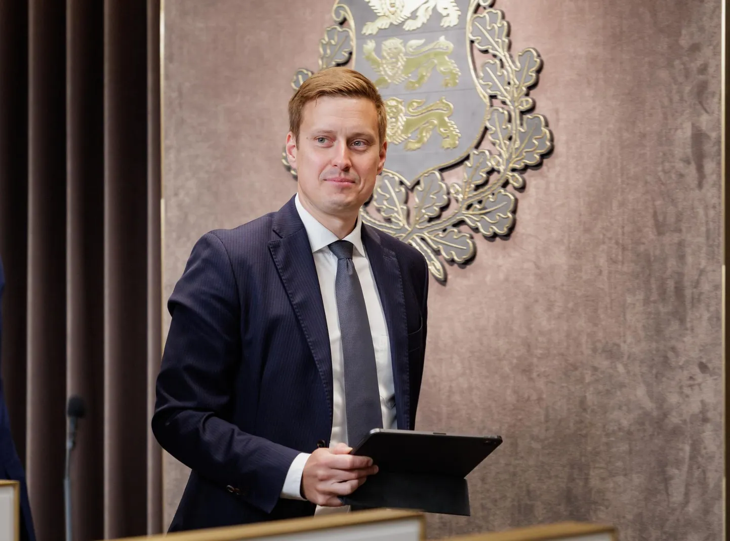 Majandus- ja tööstusminister Erkki Keldo läks investoritele piirangutest vabastamist lubades ülearu hoogu, ministeerium pidi pärast selgitama, et anarhiat siiski ei tule.