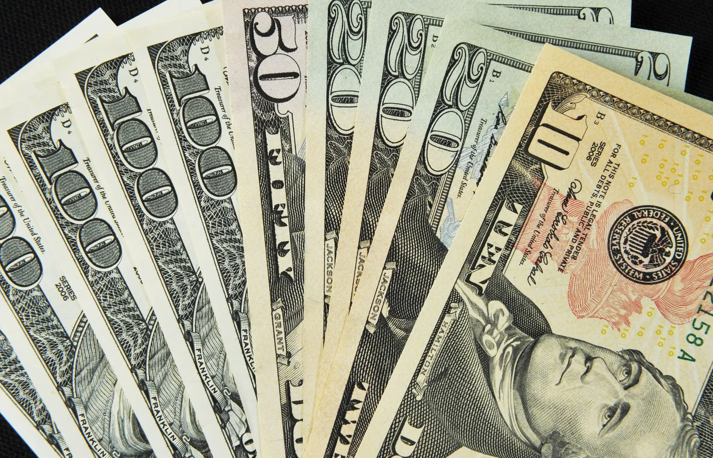 A close-up photo showing of the front of various US bank notes is seen December 7, 2010 in Washington, DC. Security features found in United States currency are selected after extensive testing and evaluation of hundreds of bank note security devices, many of which are used successfully by other countries with lower production and circulation demands.   AFP PHOTO / Paul J. RICHARDS