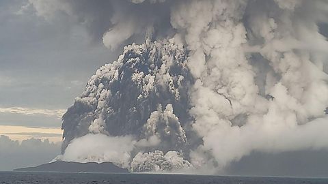 Valitsus: Tongat tabas pärast vulkaanipurset 15 meetri kõrgune hiidlaine