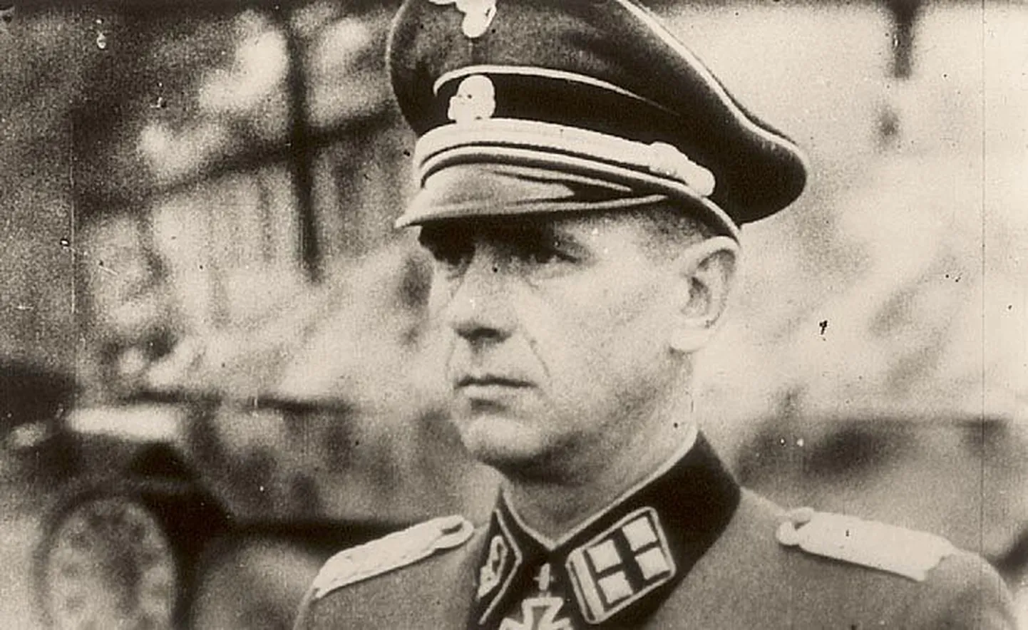 Rüütliristiga autasustatud obersturmbannführer Alfons Rebane. Foto on tehtud Neuhammeris 1944. aastal, sõja lõpuni oli jäänud pool aastat.