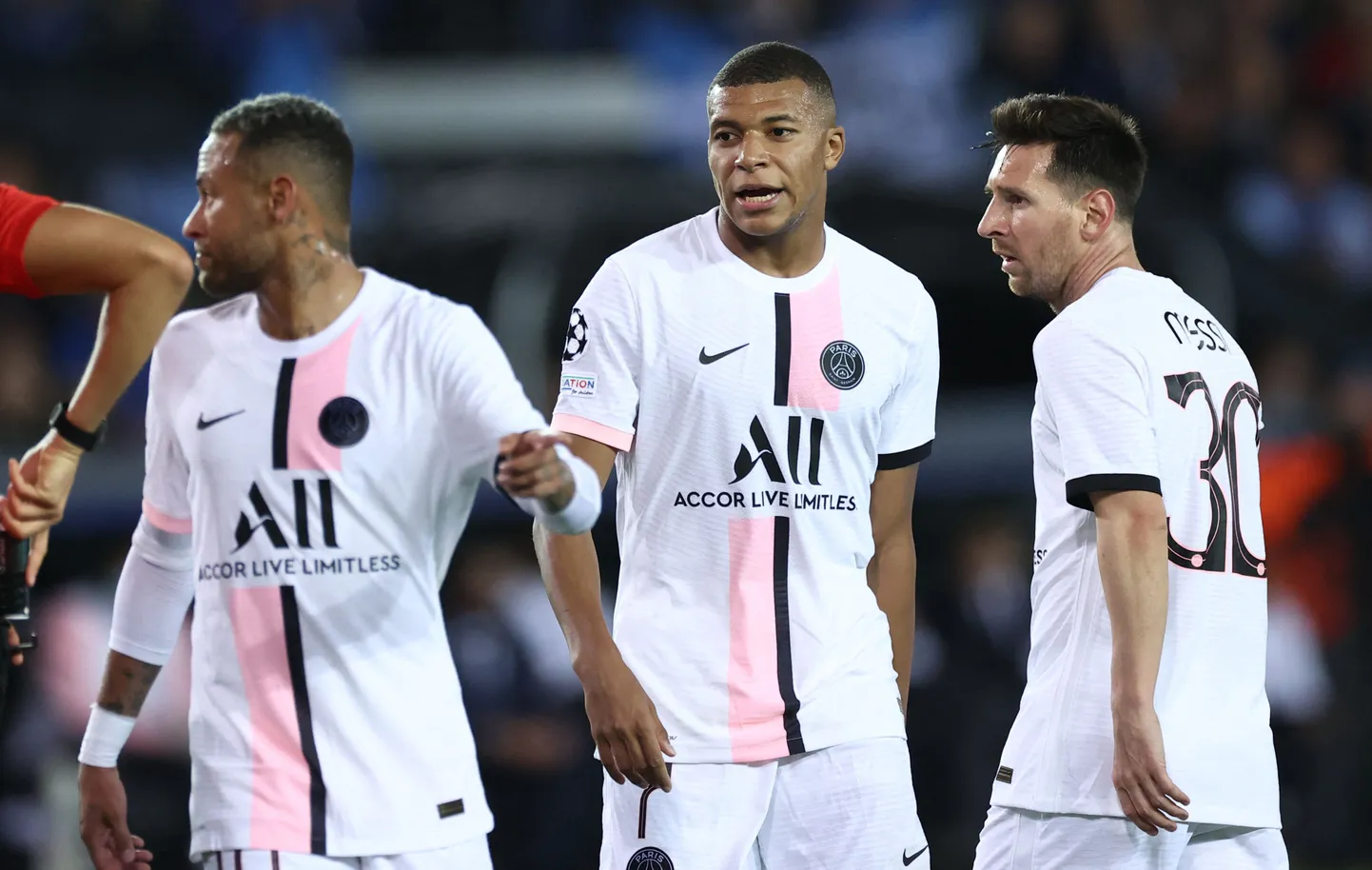 PSG võimas ründeliin: Neymar (vasakult esimene), Kylian Mbappe ja Lionel Messi.