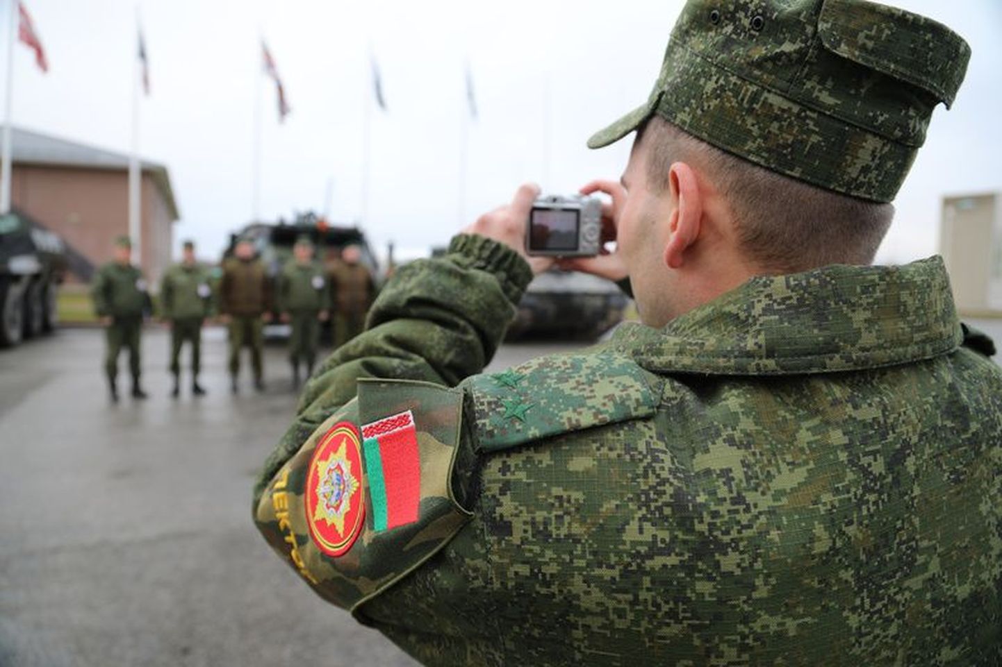 Valgevene ohvitserid tutvuvad Eesti kaitseväega.