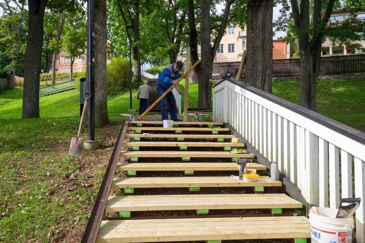Trepimäe treppi on jupikaupa kõpitsetud mitu aastat ning tänavu saab see uue puitosa.