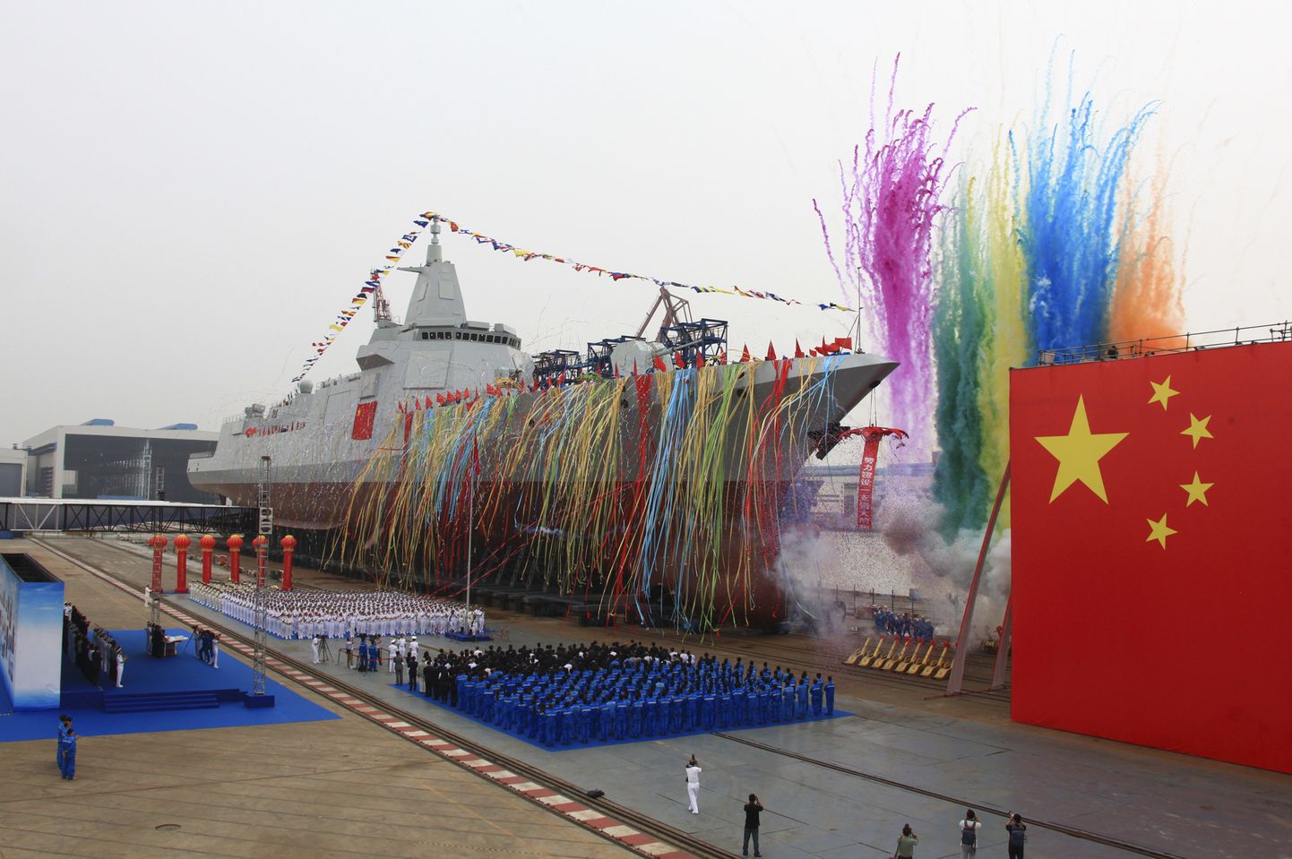 Hiina Rahva Vabastusarmee mereväe hävitaja Type 055.