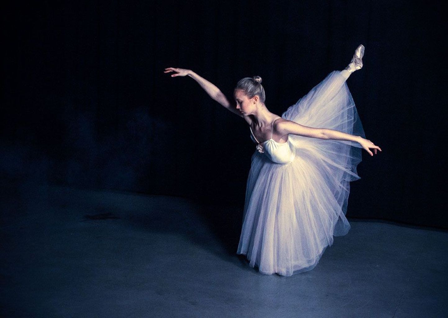 Tallinna balletikonkurssi reklaamib Tallinna balletikooli õpilane Ketlin Oja.