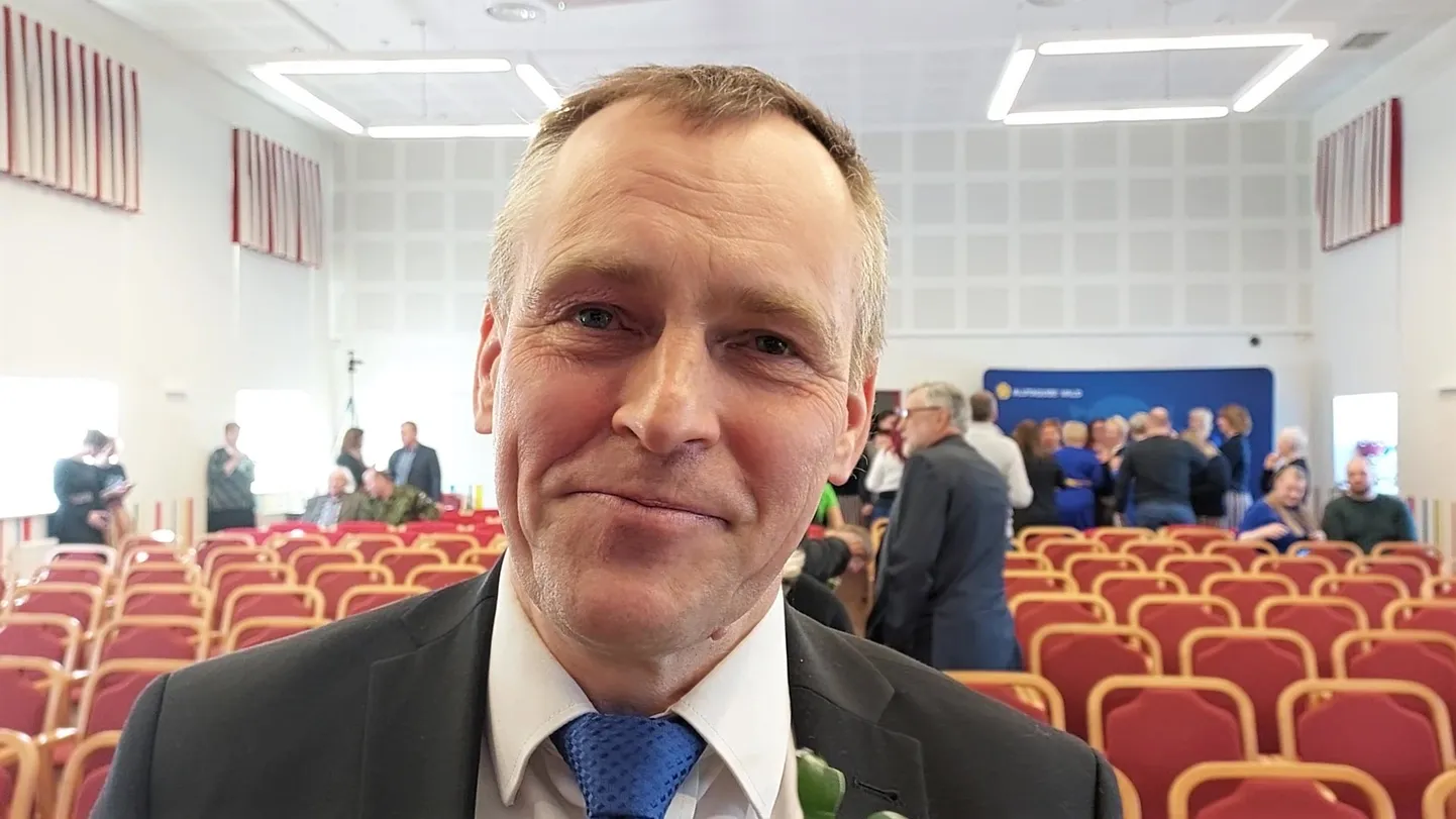 Kaitsepolitsei endine kauaaegne asedirektor Aleksander Toots võttis 24. veebruaril vastu Ida-Virumaa teenetemärgi.