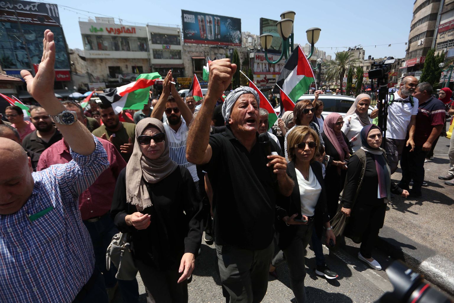Палестинцы протестуют.