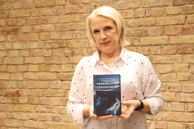 Juriste un rakstniece Džena Andersone.