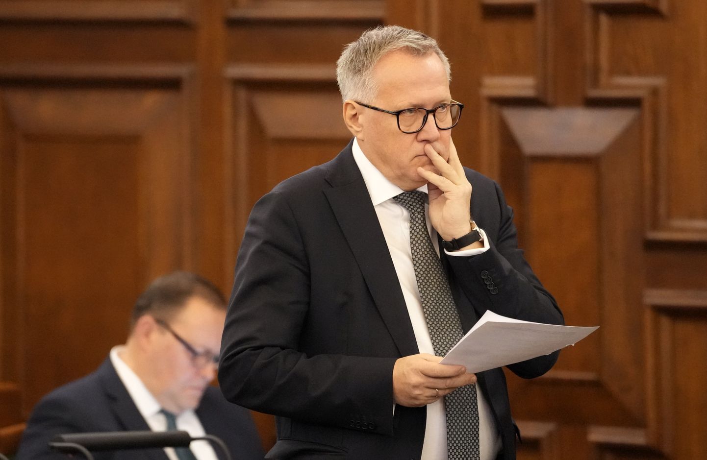 Finanšu ministrs Arvils Ašeradens Saeimas sēdē, kur otrajā lasījumā skata 2024. gada valsts budžetu un budžeta ietvaru 2024., 2025. un 2026. gadam.