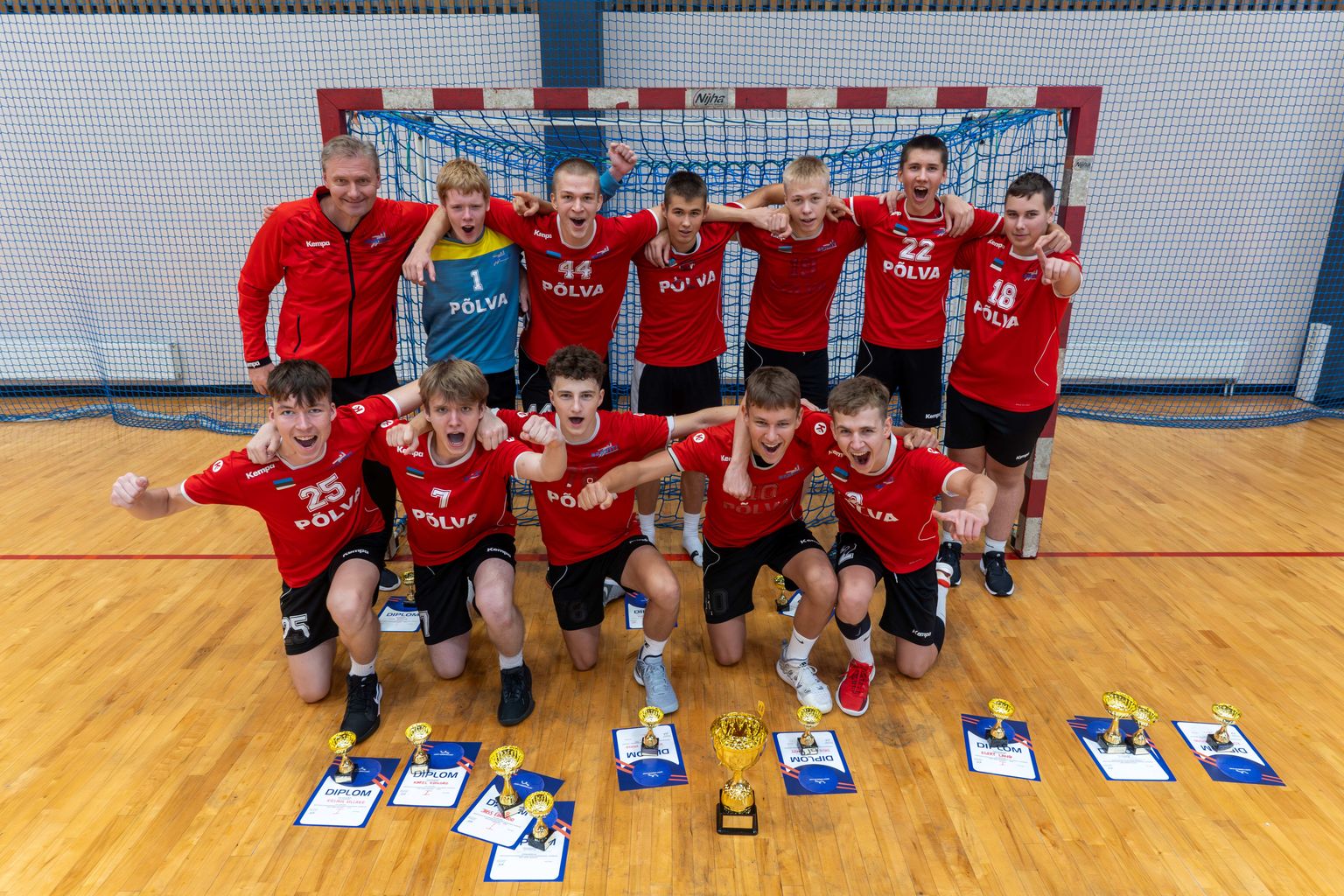 Põlva käsipalliklubi / Põlva spordikool võistkond tuli Eesti karikavõitjaks noormeeste B-vanuseklassi käsipallis.