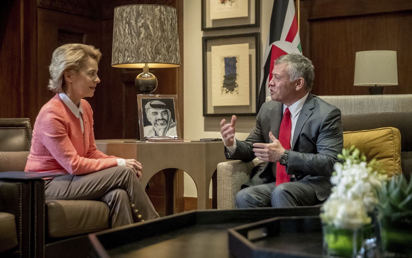 Jordaania kuningas Abdullah II pidamas Ammanis kõnelusi Saksa kaitseministri Ursula von der Leyeniga.