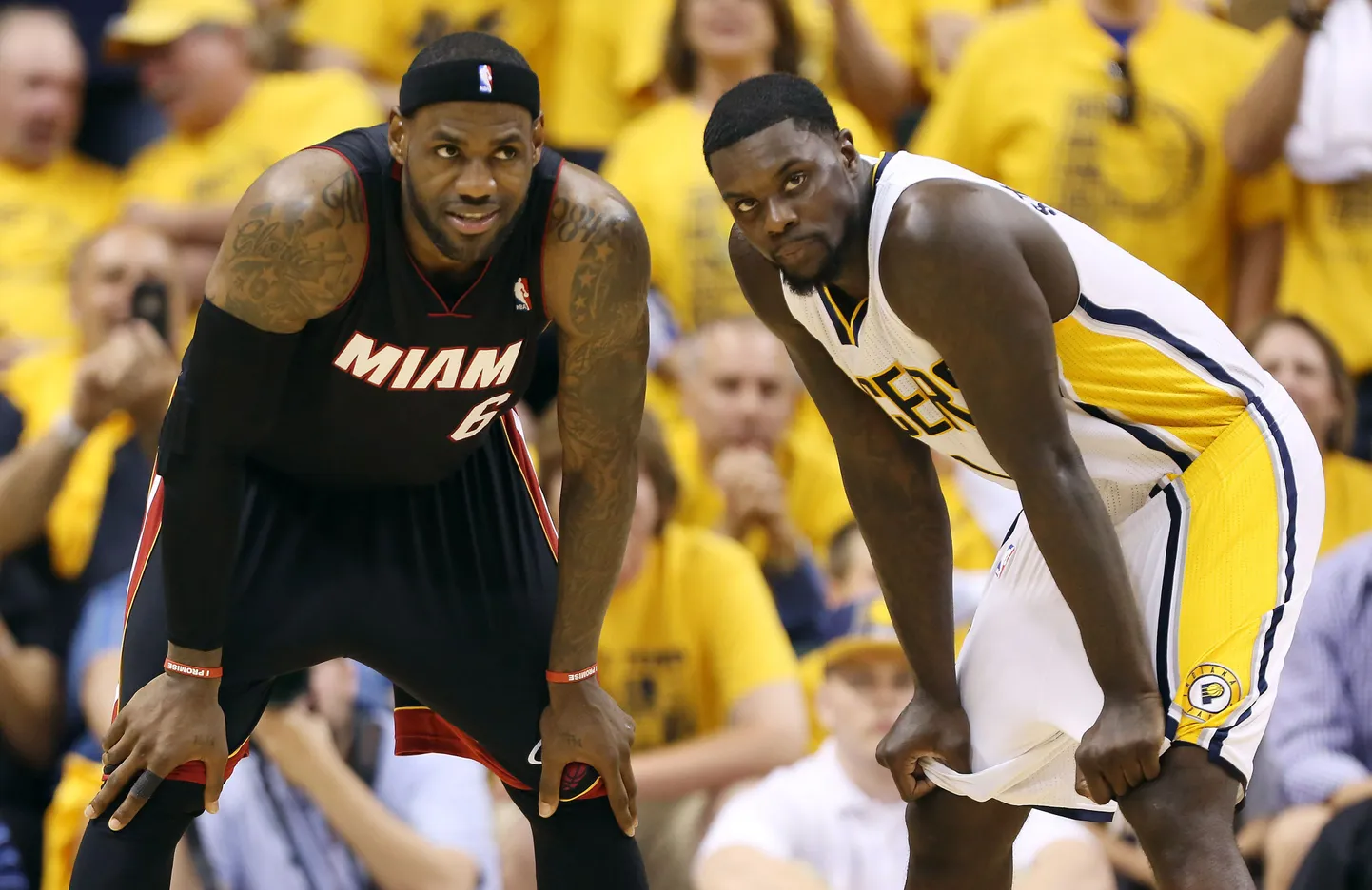 LeBron James (vasakul) jäi viimati Lance Stephensoni vastu hätta.