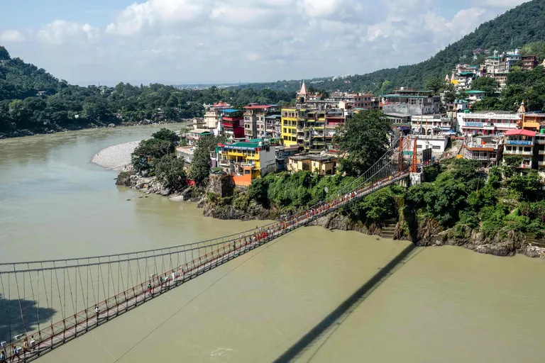 Põhja-Indias Rishikeshis asuv püha Lakshman Jhula rippsild, mis kulgeb üle Gangese jõe