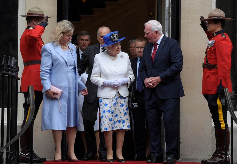 Briti kuninganna Elizabeth II külastas Londonis Kanada maja ja kohtus Kanada kuberneri David Johnstoniga