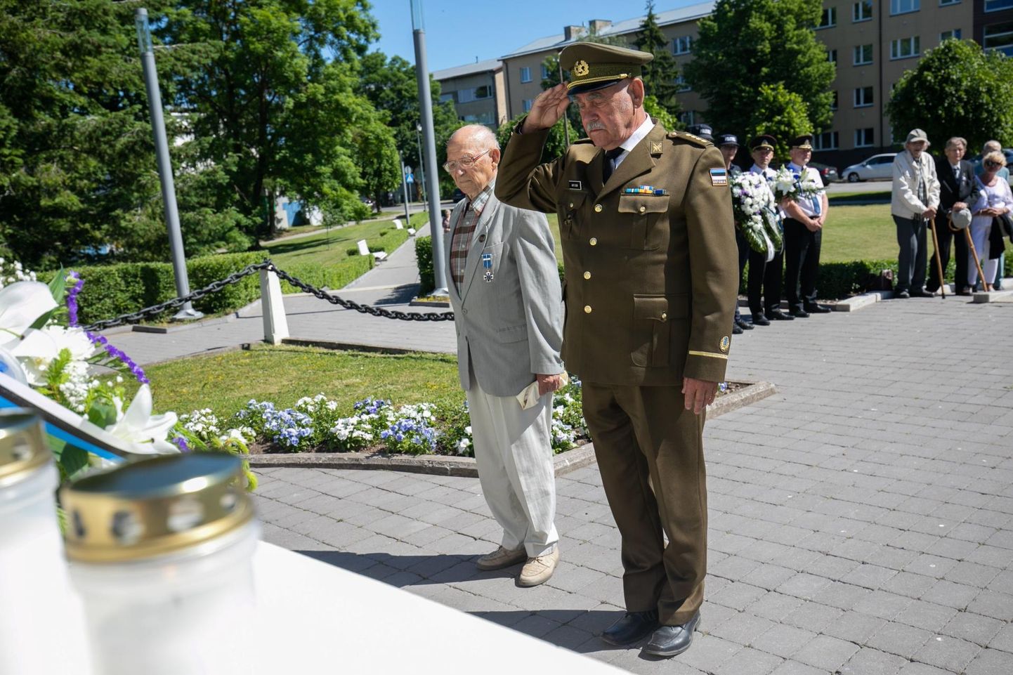 Ants Silm (paremal) ütles, et võidupühal on võimalus austada kõiki, kes on võidelnud ja langenud Eesti eest. Temaga nõustus Ruuben Lambur.
