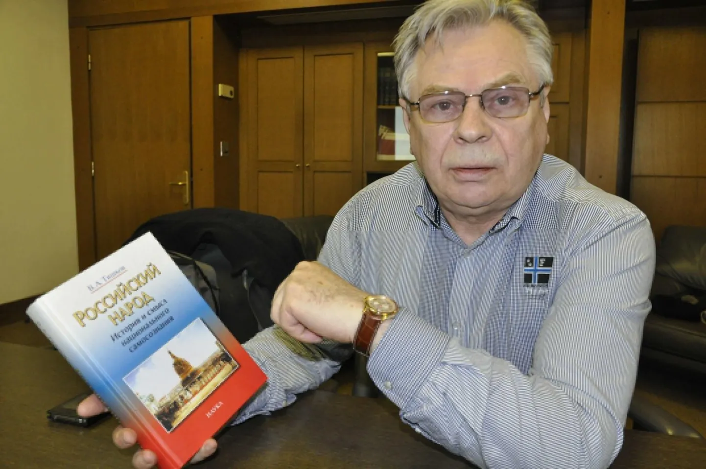Akadeemik Valeri Tiškov leiab oma avalikus kirjas, et lääne teadusajakirjad ei avalda Vene teadlaste töid, kuna need on politiseeritud ja russofoobsed.