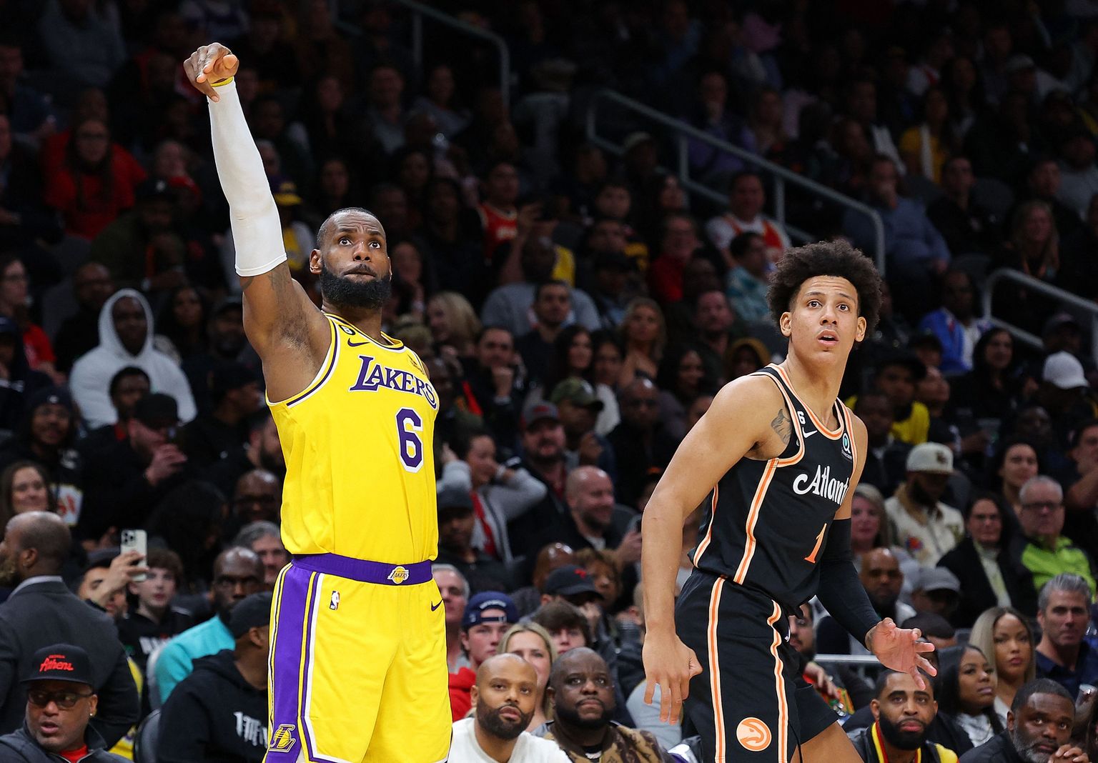 LeBron James viskas enda sünnipäeval 47 punkti.