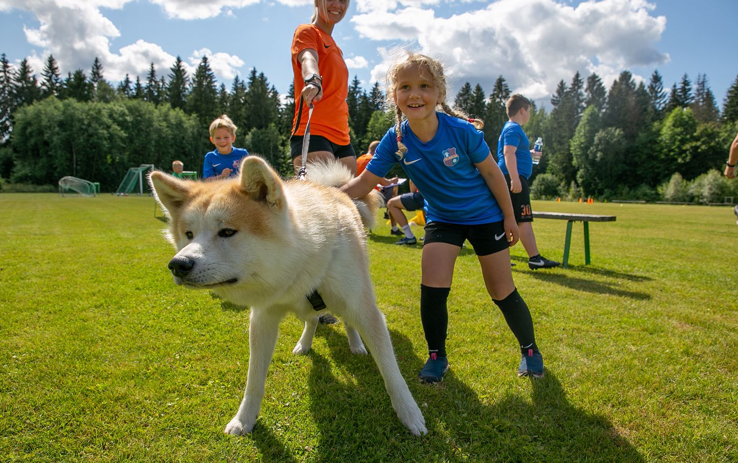 Paide Linnameeskonan jalgpallilaagrid pole tõsised spordilaagrid, vaid lisaks pallimängimisele tehakse seal palju muudki põnevat eesmärgiga panna lapsed liikuma ja värskes õhus aega veetma.