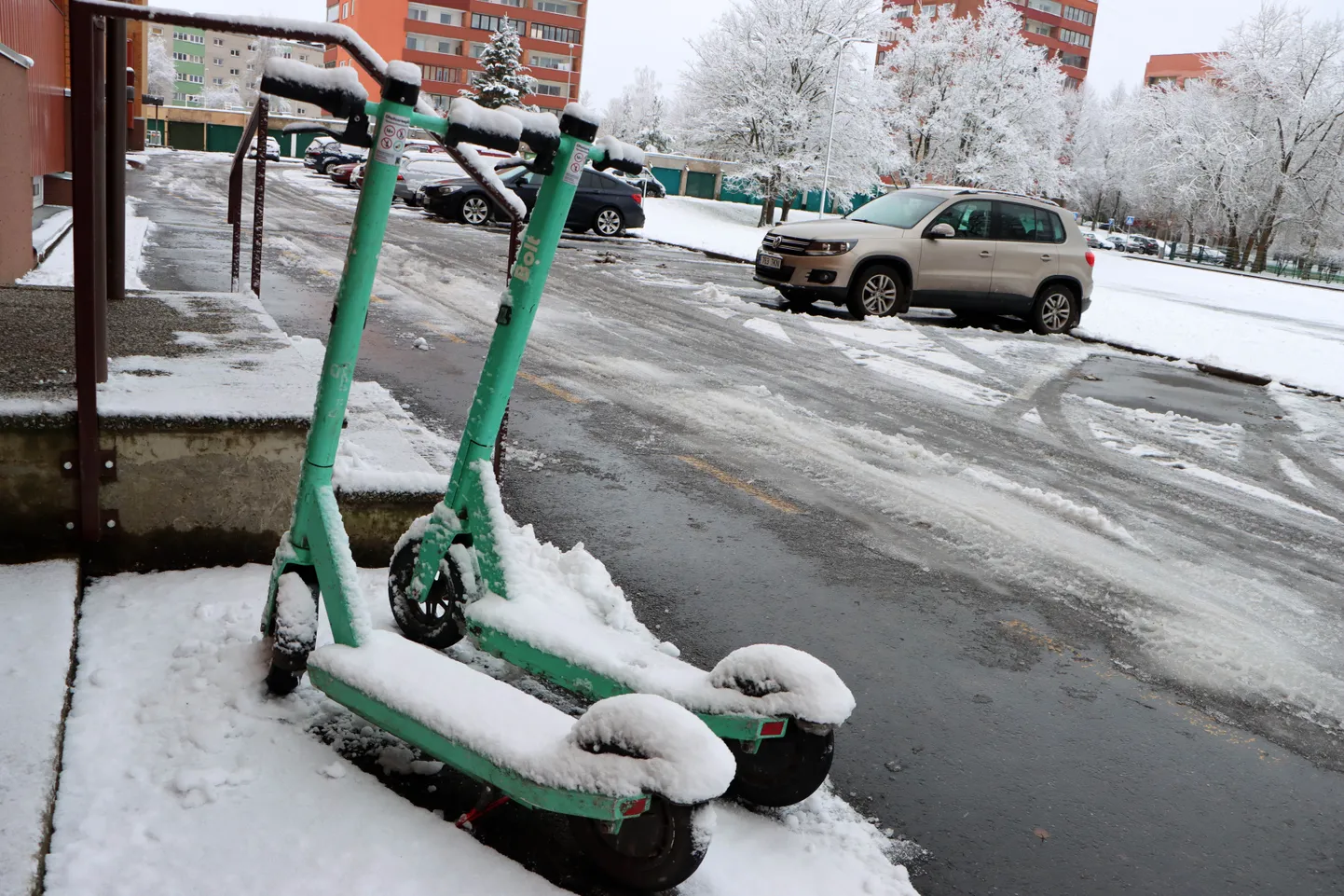 Igal kevadel ilmuvad meie tänavatele tuhanded elektritõukerattad, ent paljud inimesed ei mõtle sellele, et nendele ning nende juhtimisele on kehtestatud väga konkreetsed nõuded.