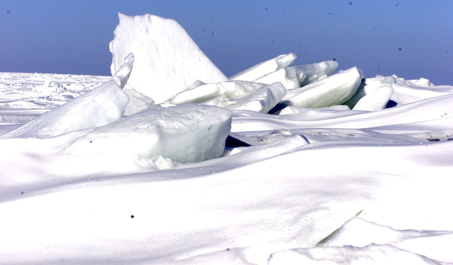 Torm või rasked jääolud tähendavad Kihnule ka 21. sajandil isolatsiooni.