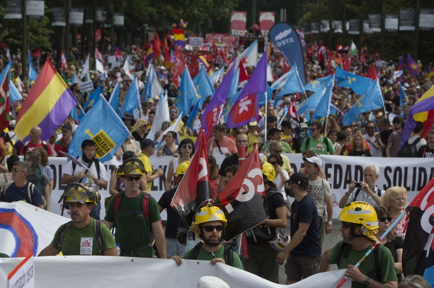 Kümned tuhanded inimesed osalemas Madridis "väärikuse marsil".