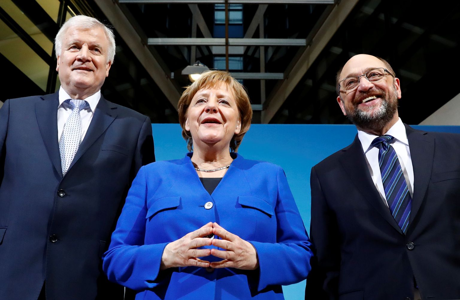 Saksamaa võimukõneluste peaosalised Horst Seehofer (vasakul), Angela Merkel ja Martin Schulz olid saavutatud kokkuleppe üle rõõmsad. Nüüd on Schulzil nädal aega, et SPD liikmeid veenda.