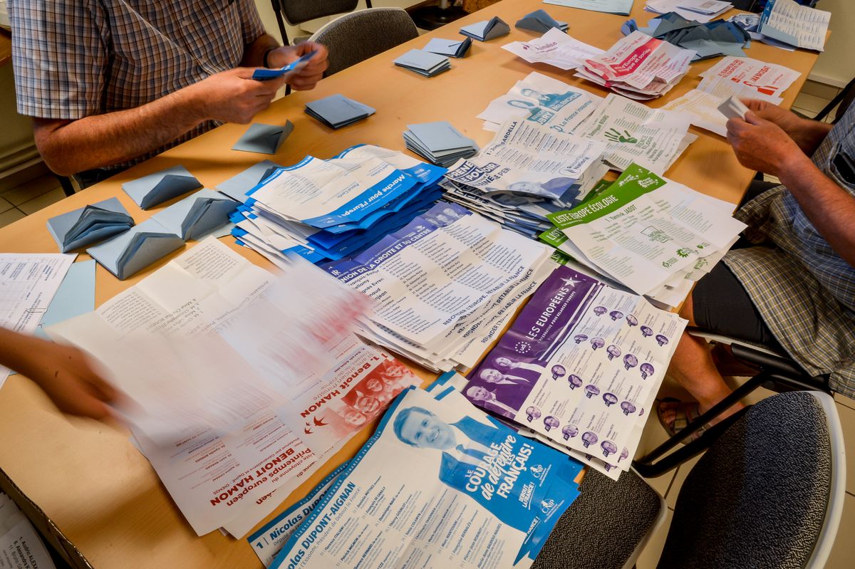 Подсчет голосов на европейских выборах 2019 года в Страсбурге, Франция.