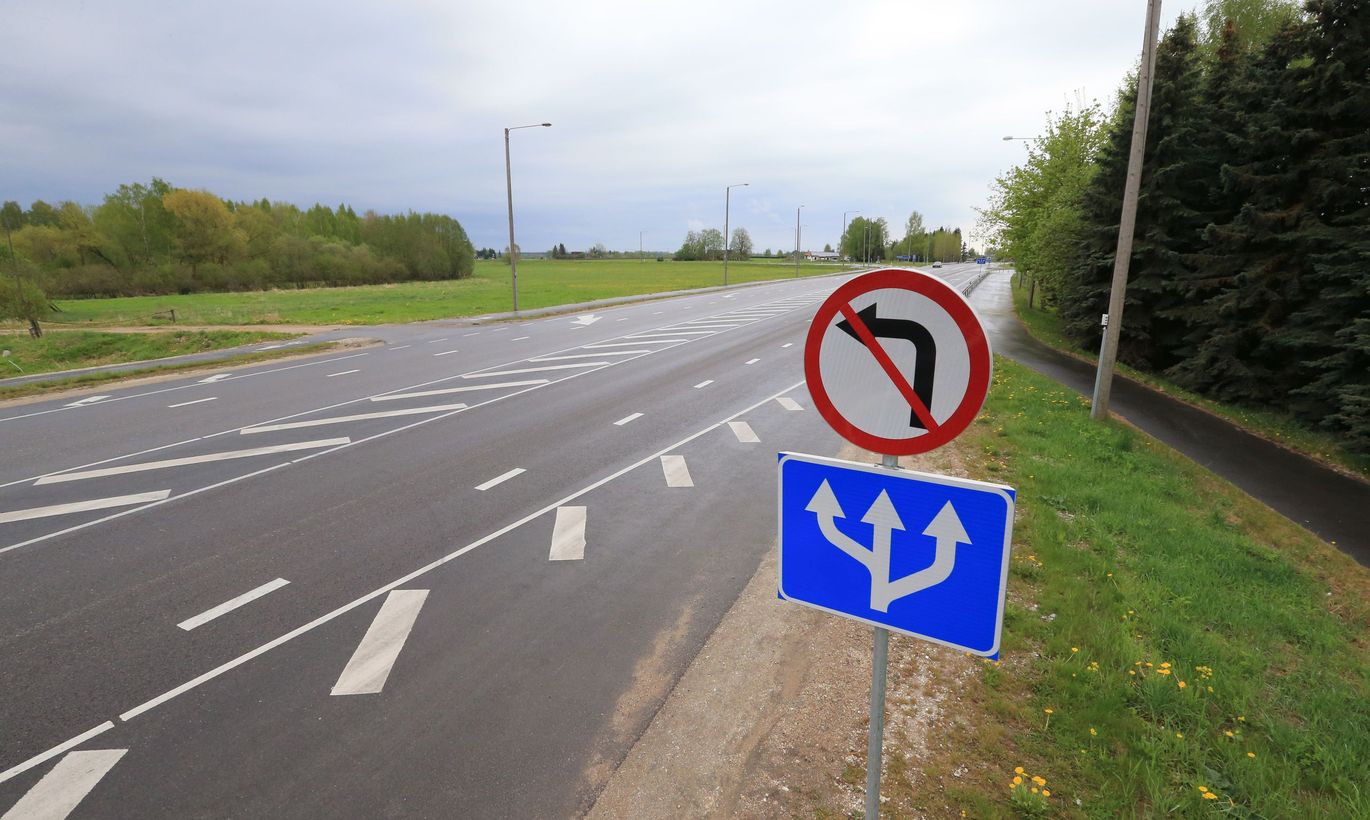 Дорожный знак поворот. Знак поворота на дороге. Дорожный знак поворот запрещен. Дорожные знаки в Эстонии.