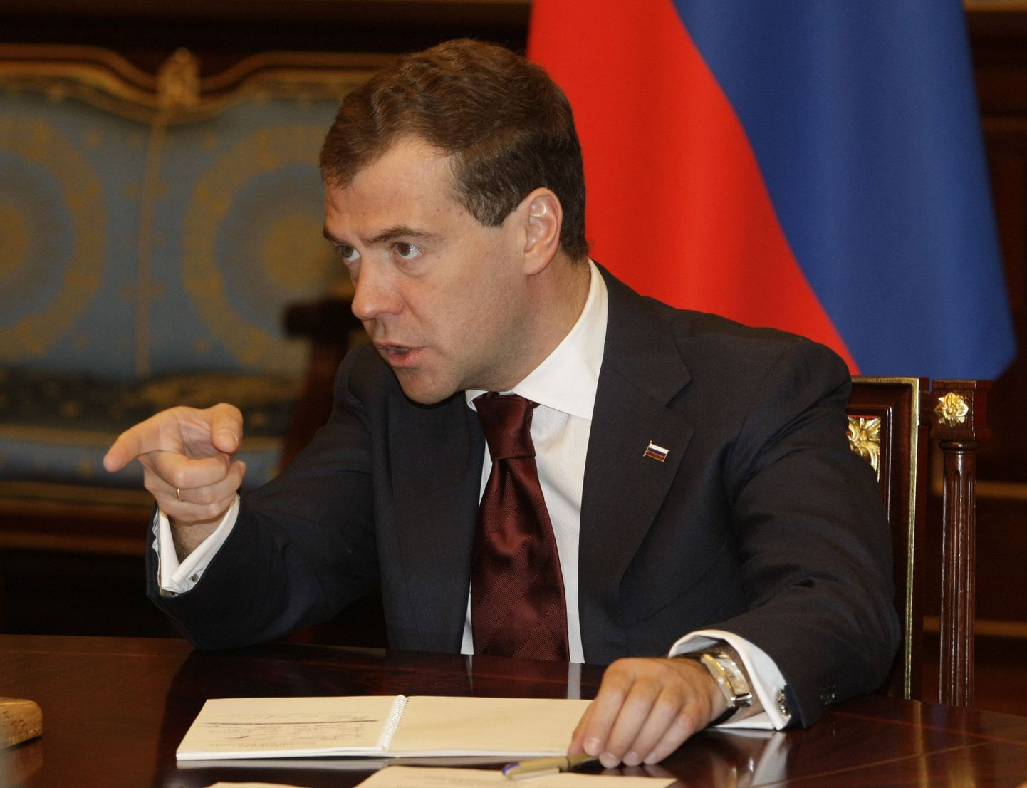 Медведев во время встречи в лидерами российских партий.