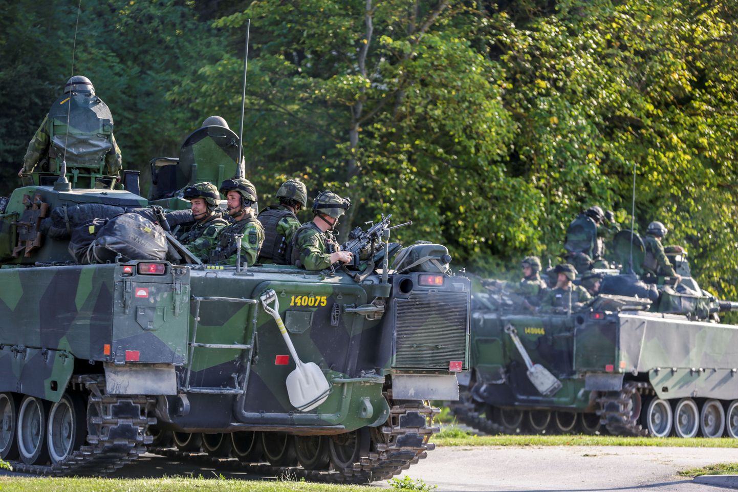 Rootsi armee soomustransportöörid ja sõdurid mullu septembris Gotlandil.