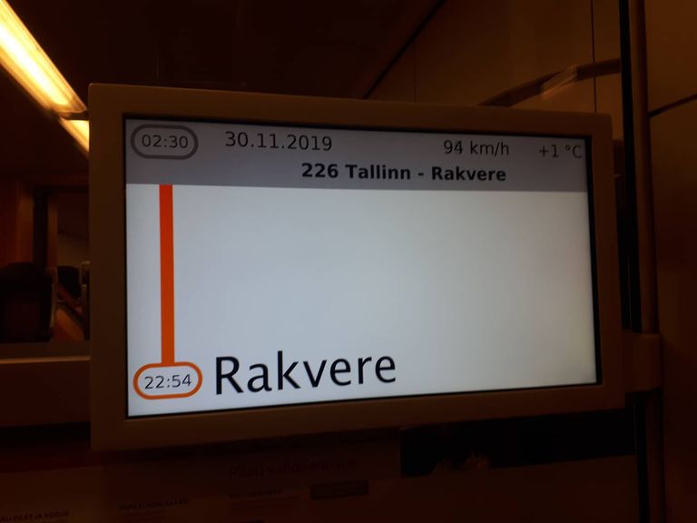 Замещающий поезд прибыл в Раквере 02:30.