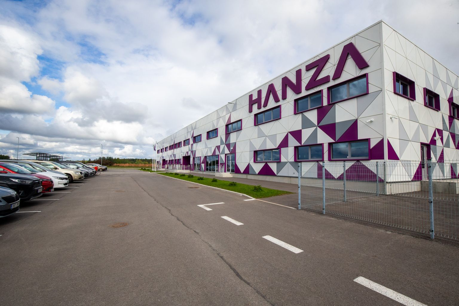 Hanza Mechanics Tartu toetab õppimist nii sise- kui väliskoolitustel ja on selgelt ära kirjeldanud õppiva töötaja karjääriteekonna.