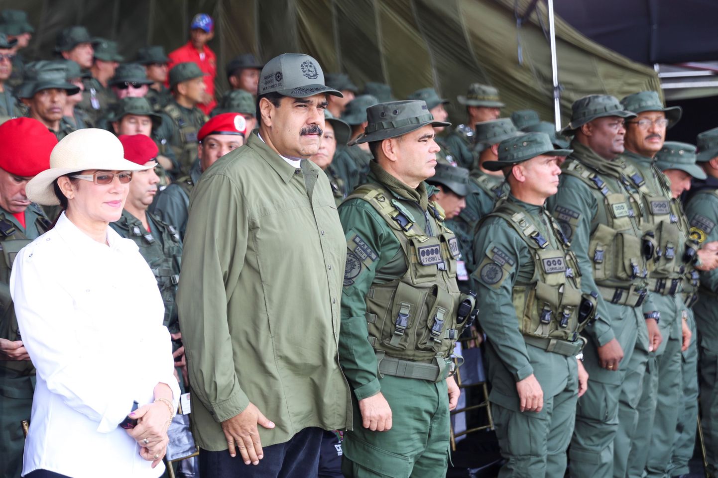 Venezuela president Nicolas Maduro koos abikaasa Cilia Floresiga sõjaväeparaadil.