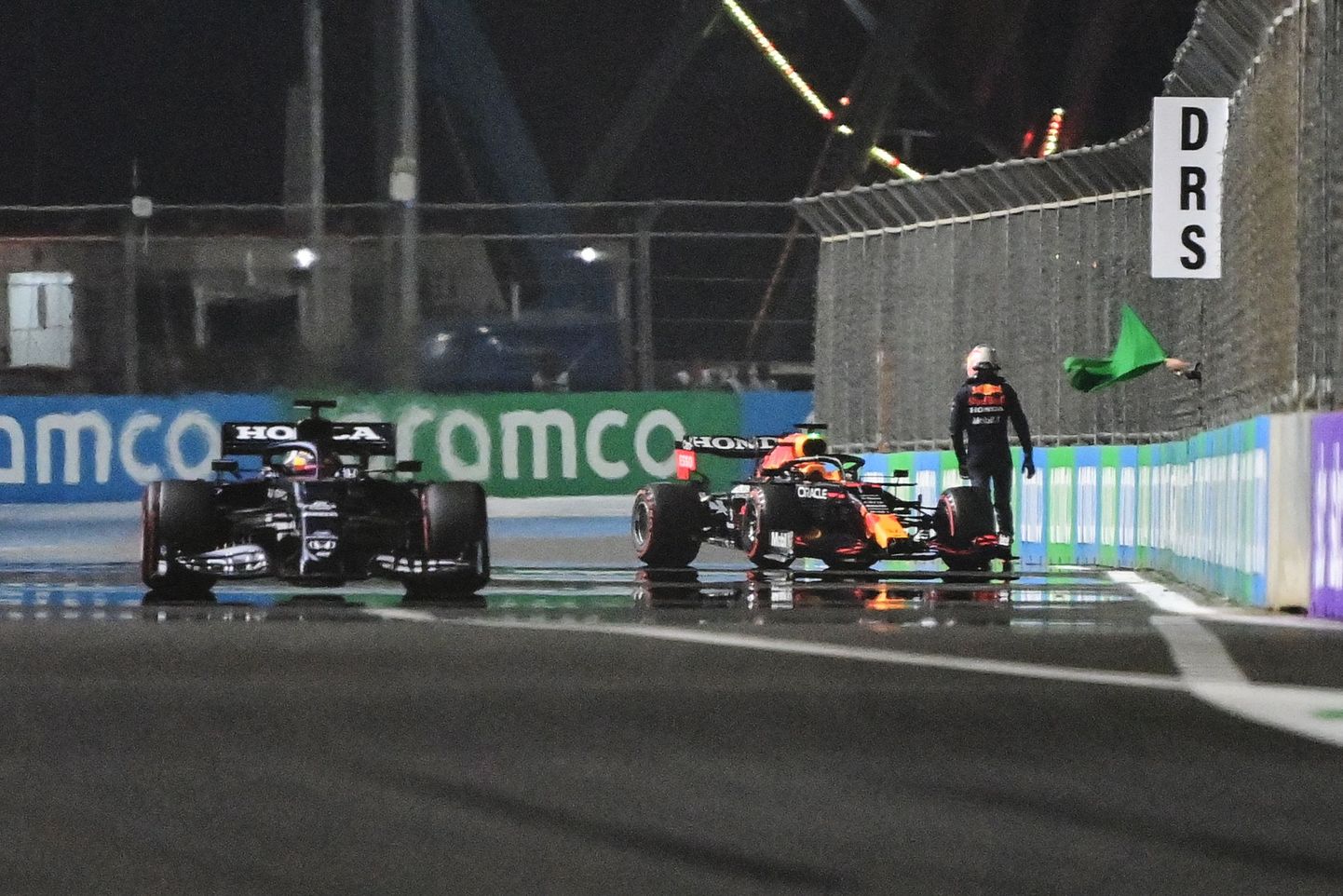 Max Verstappeni sõiduviga kinkis kvalifikatsiooni võidu Lewis Hamiltonile.