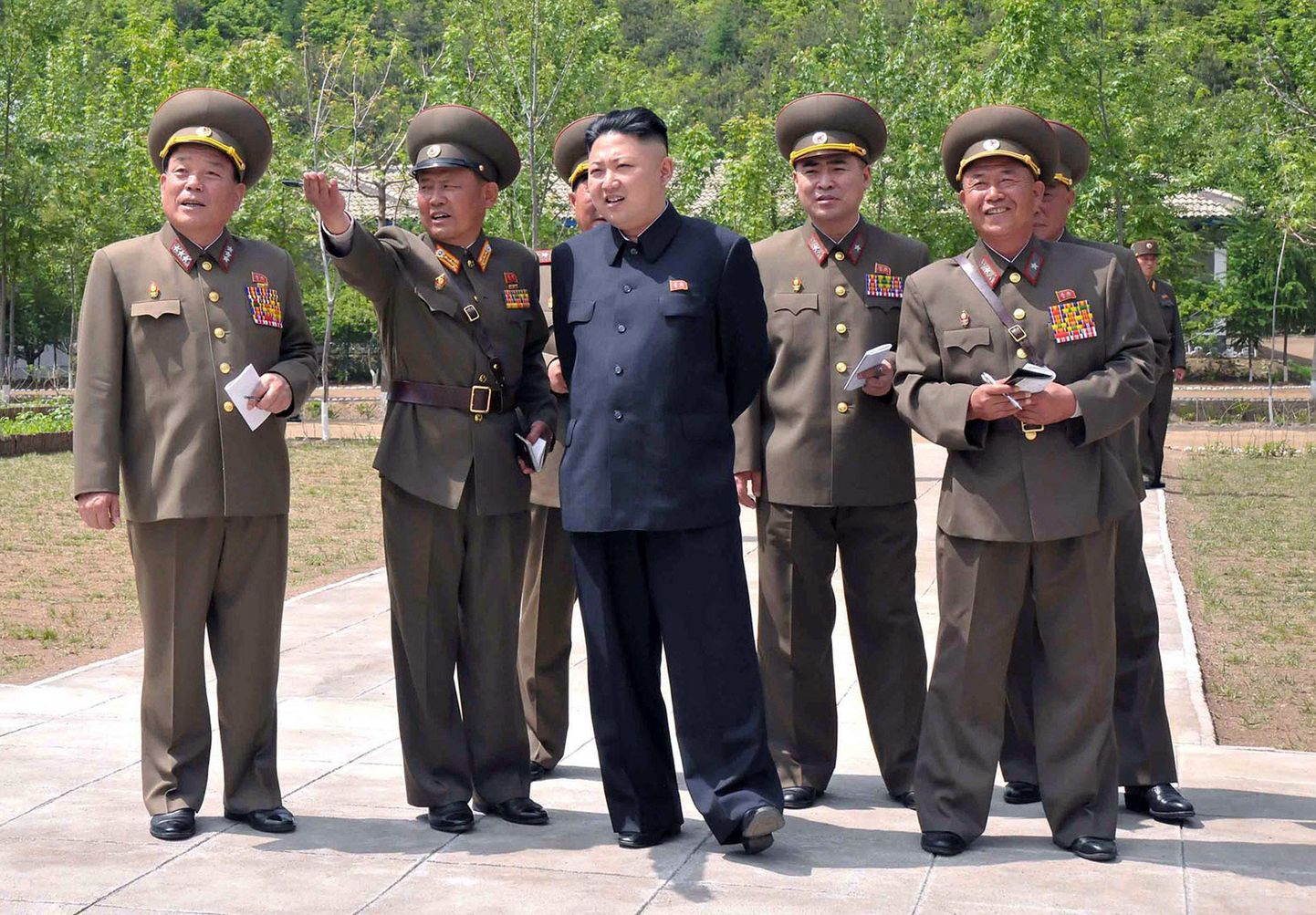 Põhja-Korea sõjaväejuhtkond koos riigi juhi Kim Jong-uniga