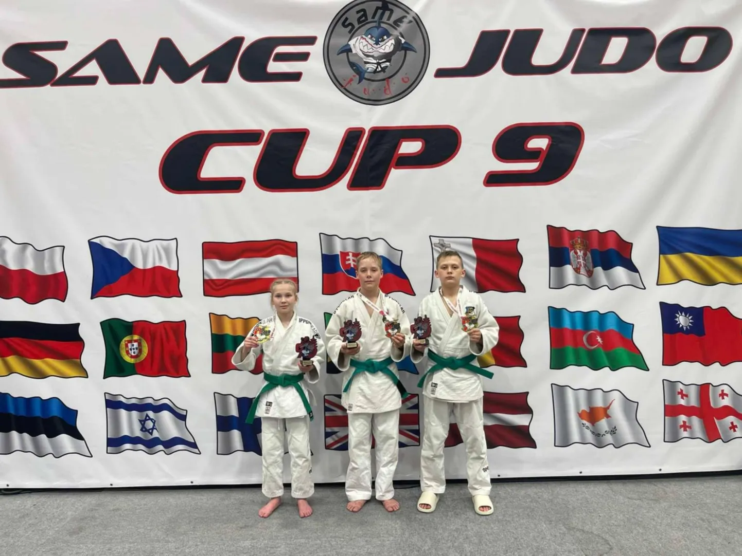 Pildil Spordiklubi Barra U13 medalistid vasakult: Lizette Pärnaste (kuld), Magnus Dreifeldt (pronks), Gregor Mändla (kuld).