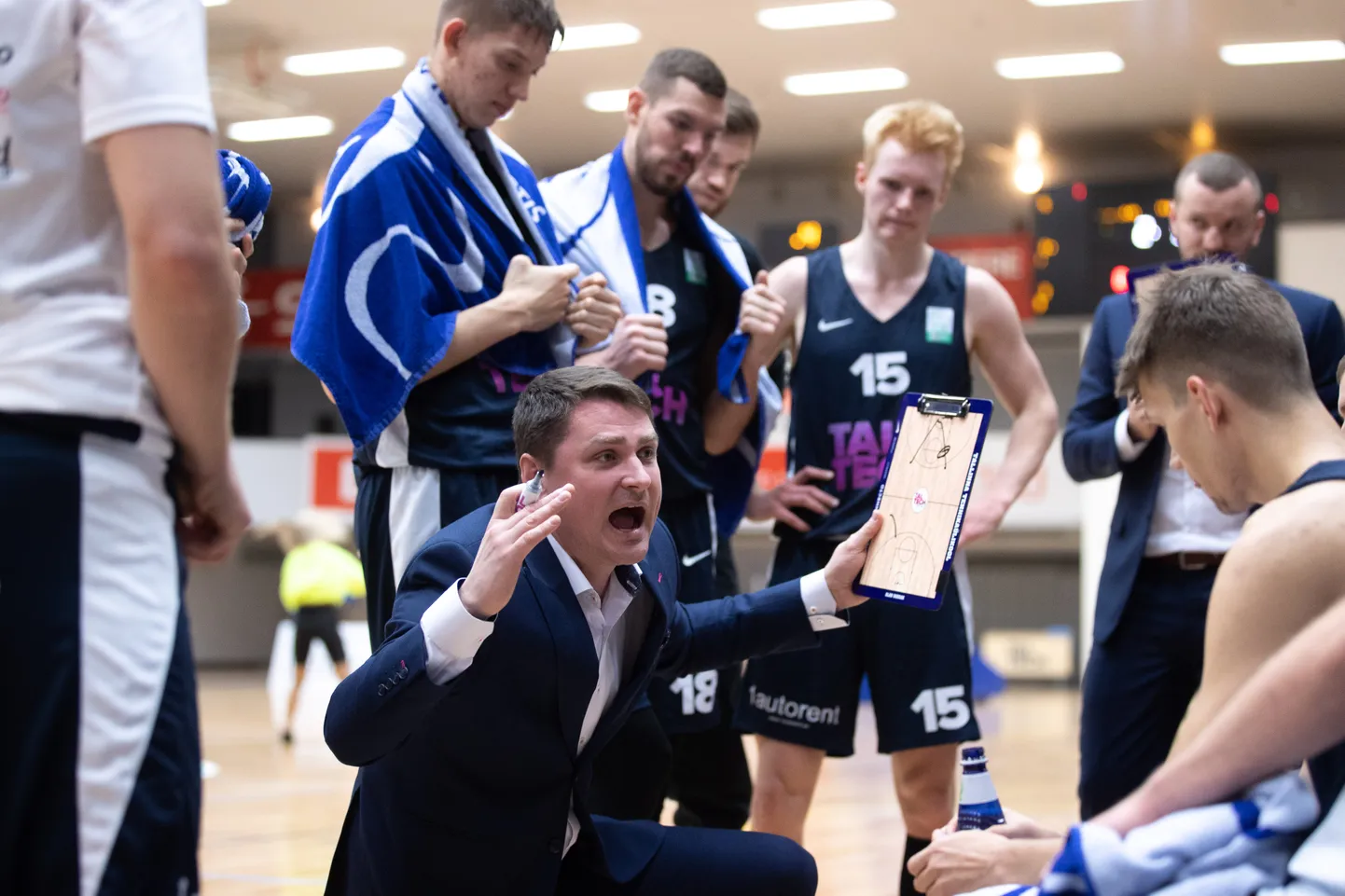 TalTechi peatreener Alar Varrak hoolealustele näpunäiteid jagamas.