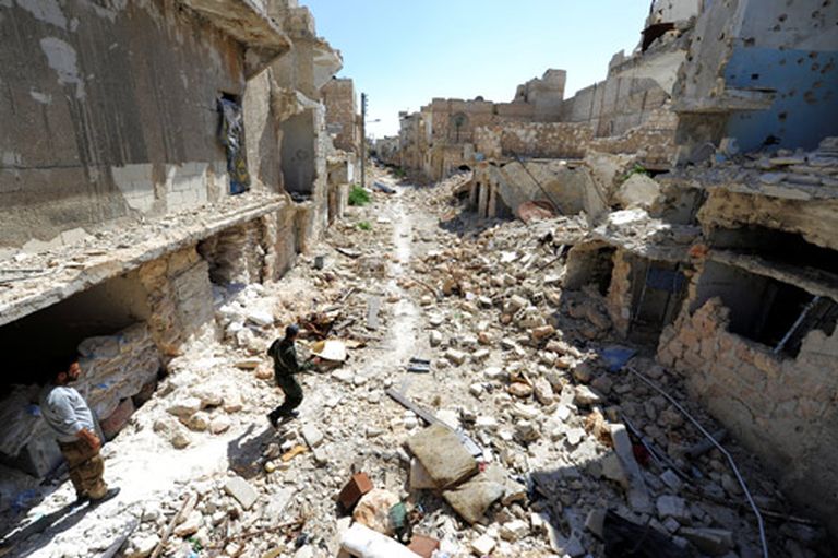 Sabombardētā Sīrijas pilsēta Alepo 