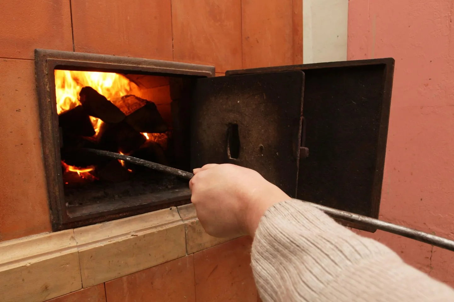 Neli tundi kestval koolitusel köetakse ka ahju nii, nagu peab.