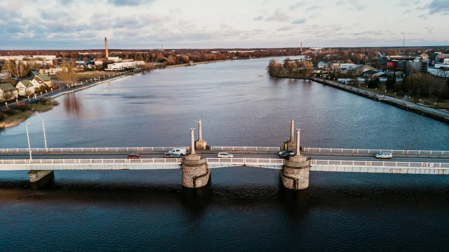 Ehitaja võib sõidukitele silla sulgeda kuni neljaks ööks.
