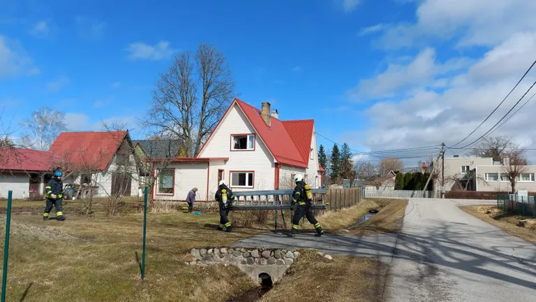 Päästjad kustutasid Sindis tahmapõlengut.