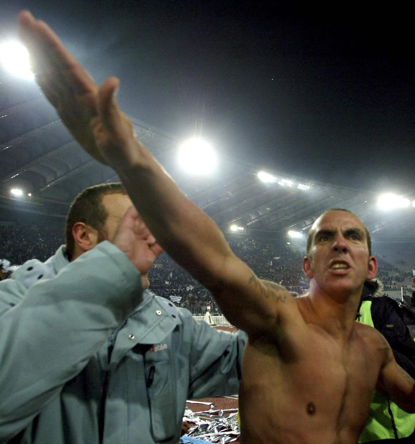 В 2005 году футболист итальянского "Лацио" Паоло Ди Канио, который является поклонником Муссолини, поприветствовал публику нацистским жестом.