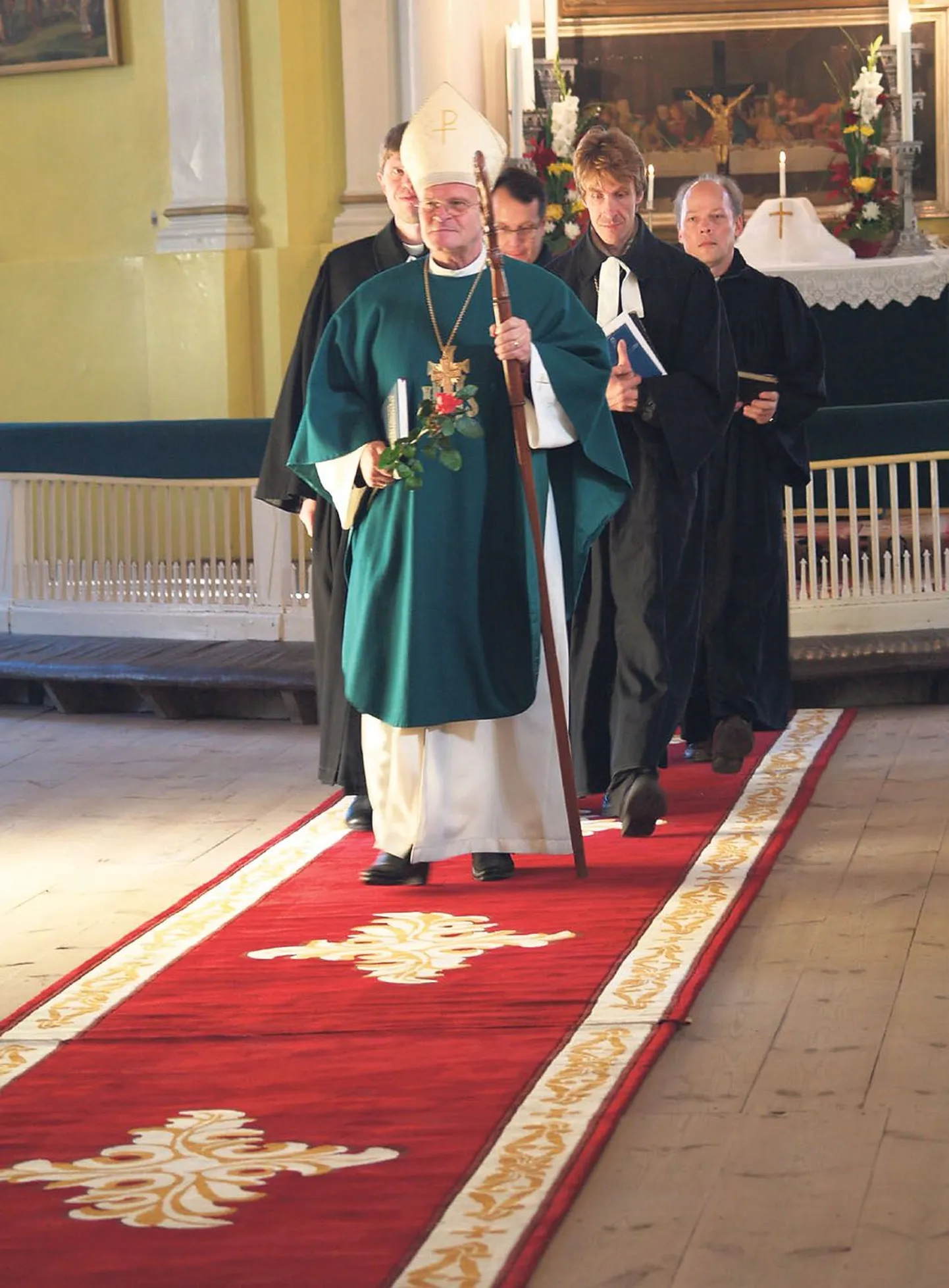 Vändras asuva Valley vaibavabriku meistrid kudusid Valga Jaani kirikusse uhke vaiba, mille sarnast pole üheski teises kirikus. Käsitaftingu tehnikas valmistatud vaiba sisseõnnistamisele pühendatud jumalateenistusel osales Eesti evangeelse luterliku kiriku peapiiskop Andres Põder.