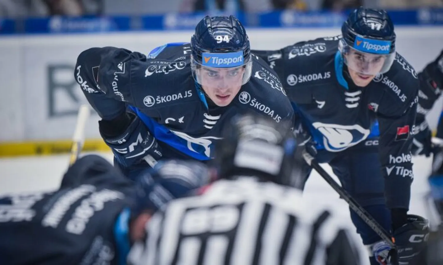 Latvijas hokeja aizsargs Kristiāns Rubīns (nr. 94)