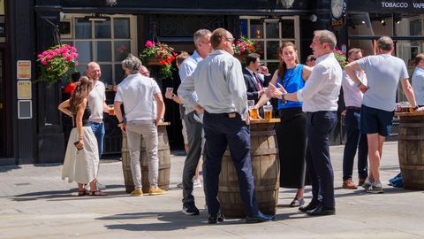 London pub owners, Mayor, and PM unite against proposed ban on standing drinks