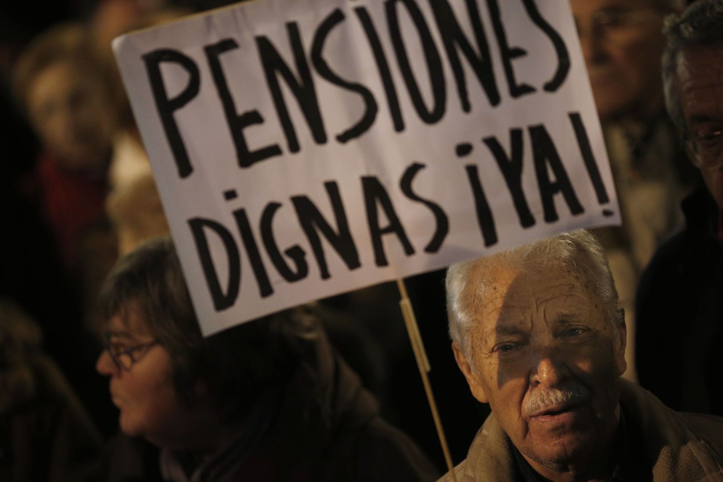 Õiglast pensionit nõudev demonstrant mullu detsembris Madridis.