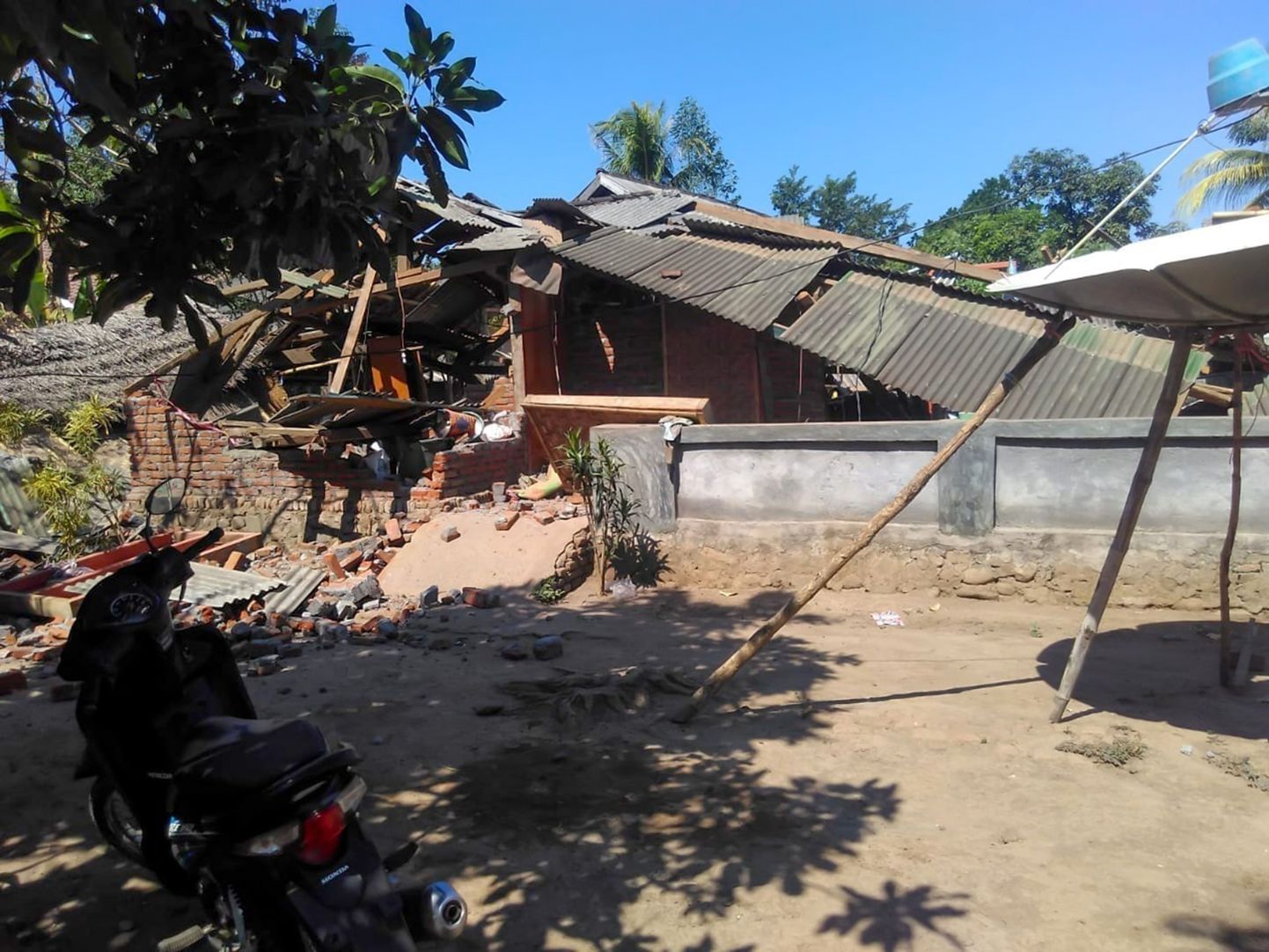 Maavärin Indoneesias on nõudnud vähemalt 13 inimese elu.