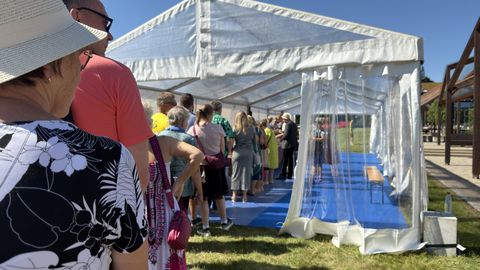 GALERII ⟩ Suurmehe lemmiktoidud meelitasid Põlva keskväljakule hulgaliselt huvilisi